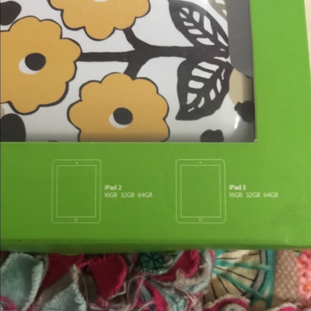 Snap on Vera Bradley iPad case - Picture 3 of 4